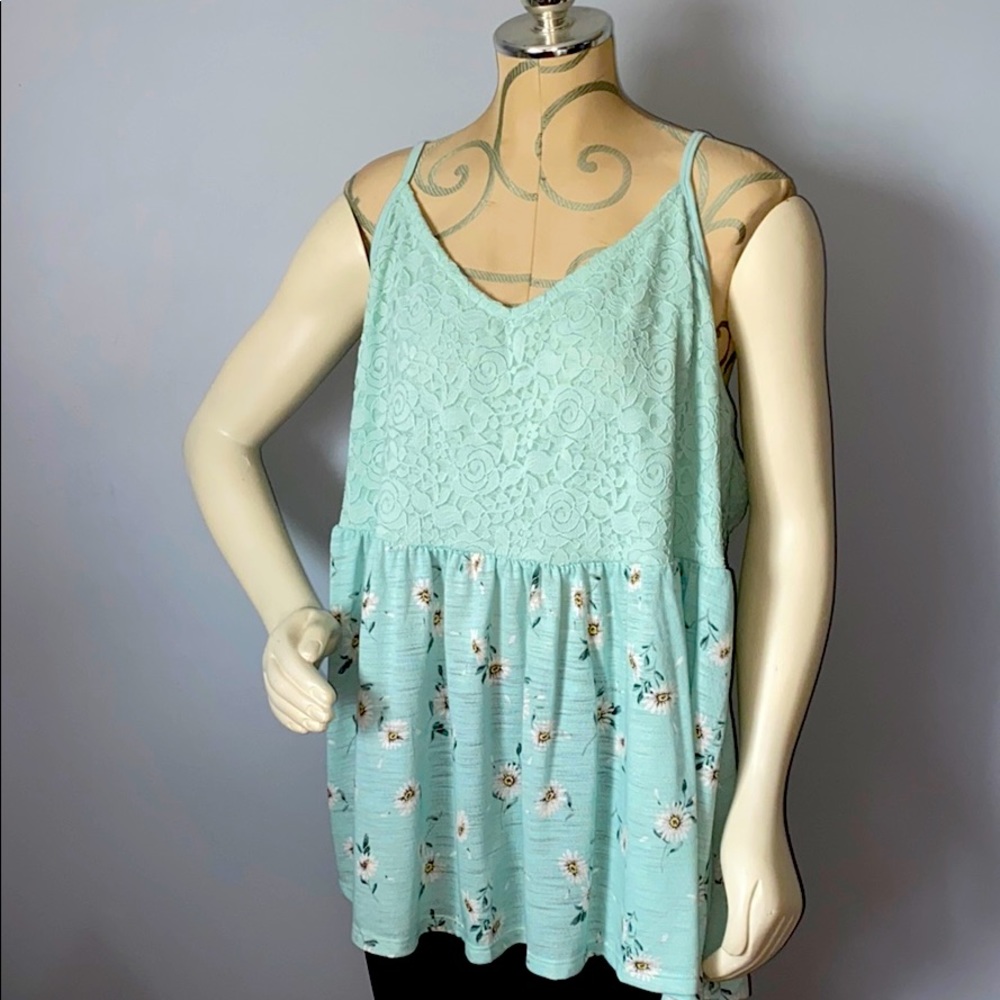 Torrid daisy flowers adjustable strap top size3 🌼